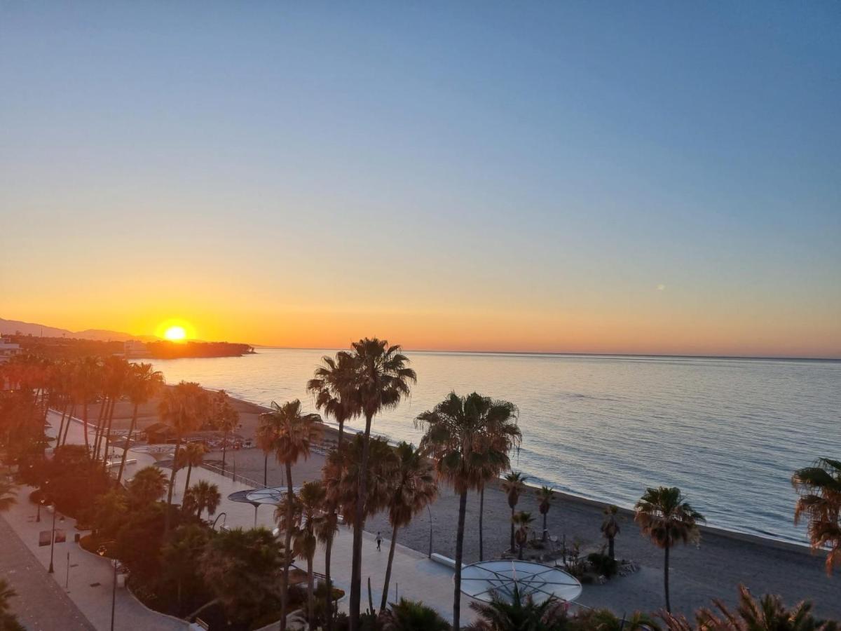 Sunnypalms - Beachfront Penthouse With Stunning Sea View Estepona Extérieur photo