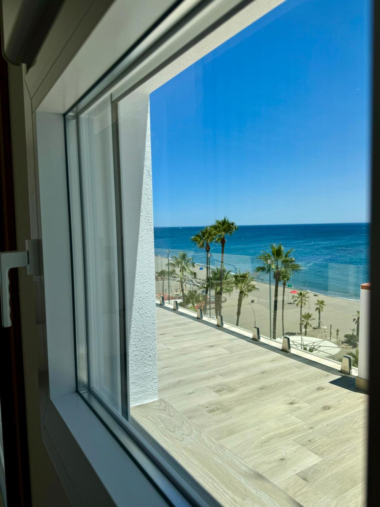 Sunnypalms - Beachfront Penthouse With Stunning Sea View Estepona Extérieur photo