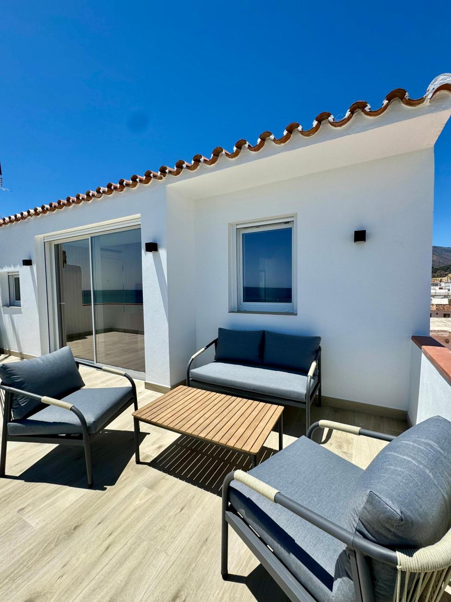 Sunnypalms - Beachfront Penthouse With Stunning Sea View Estepona Extérieur photo