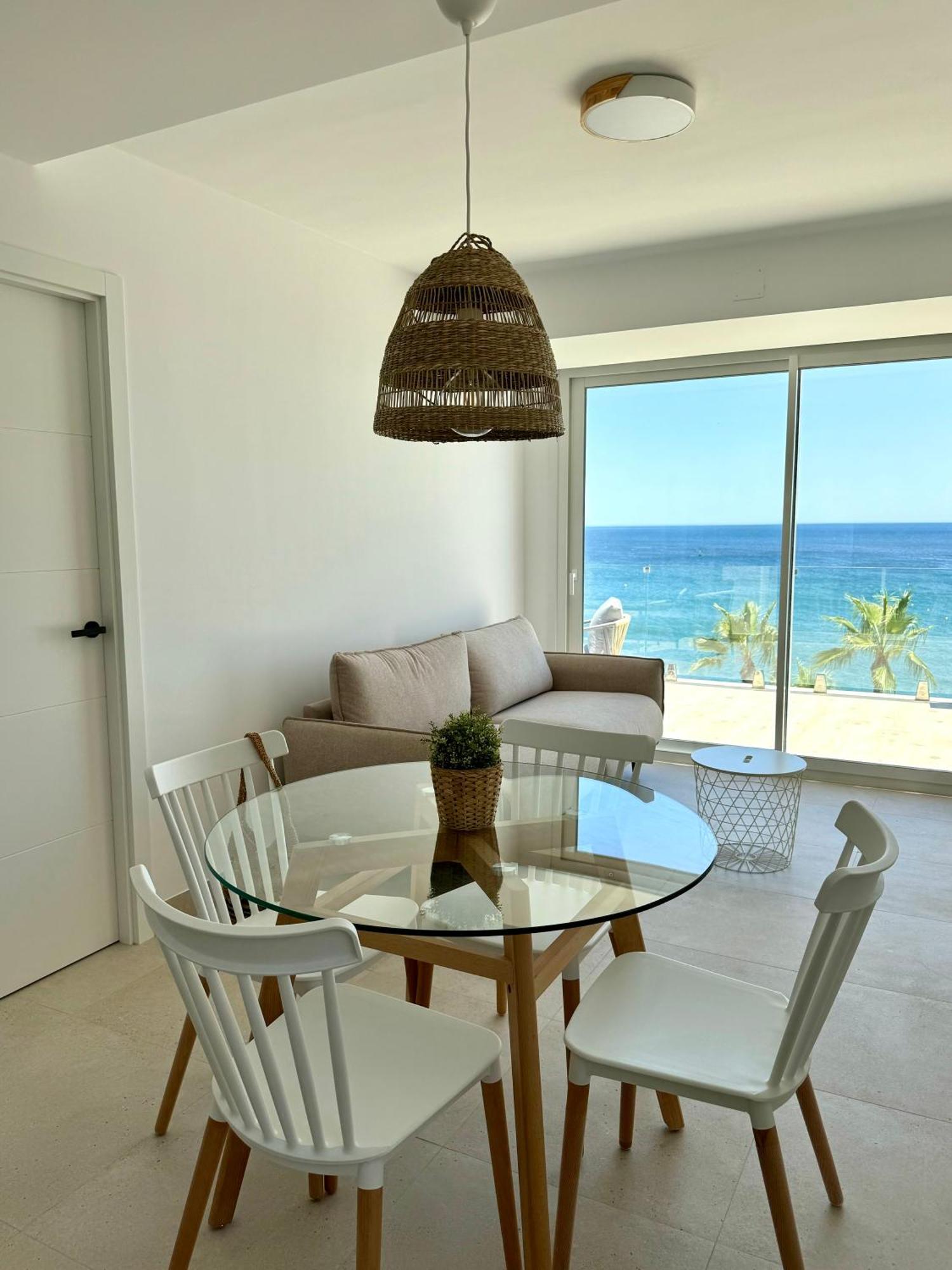 Sunnypalms - Beachfront Penthouse With Stunning Sea View Estepona Extérieur photo