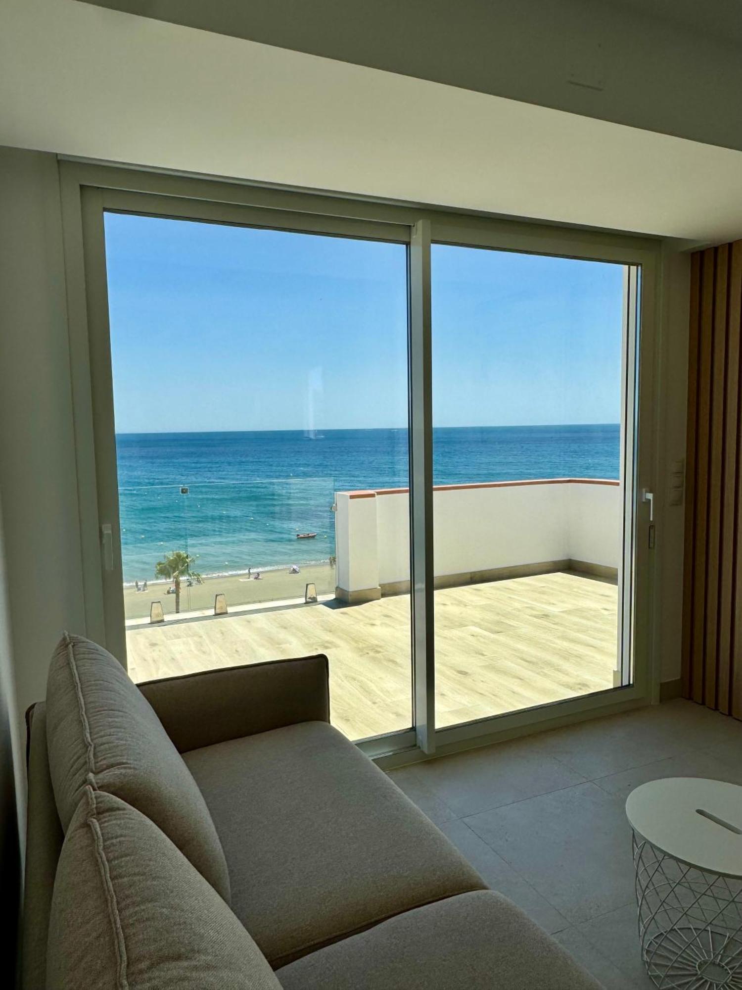 Sunnypalms - Beachfront Penthouse With Stunning Sea View Estepona Extérieur photo