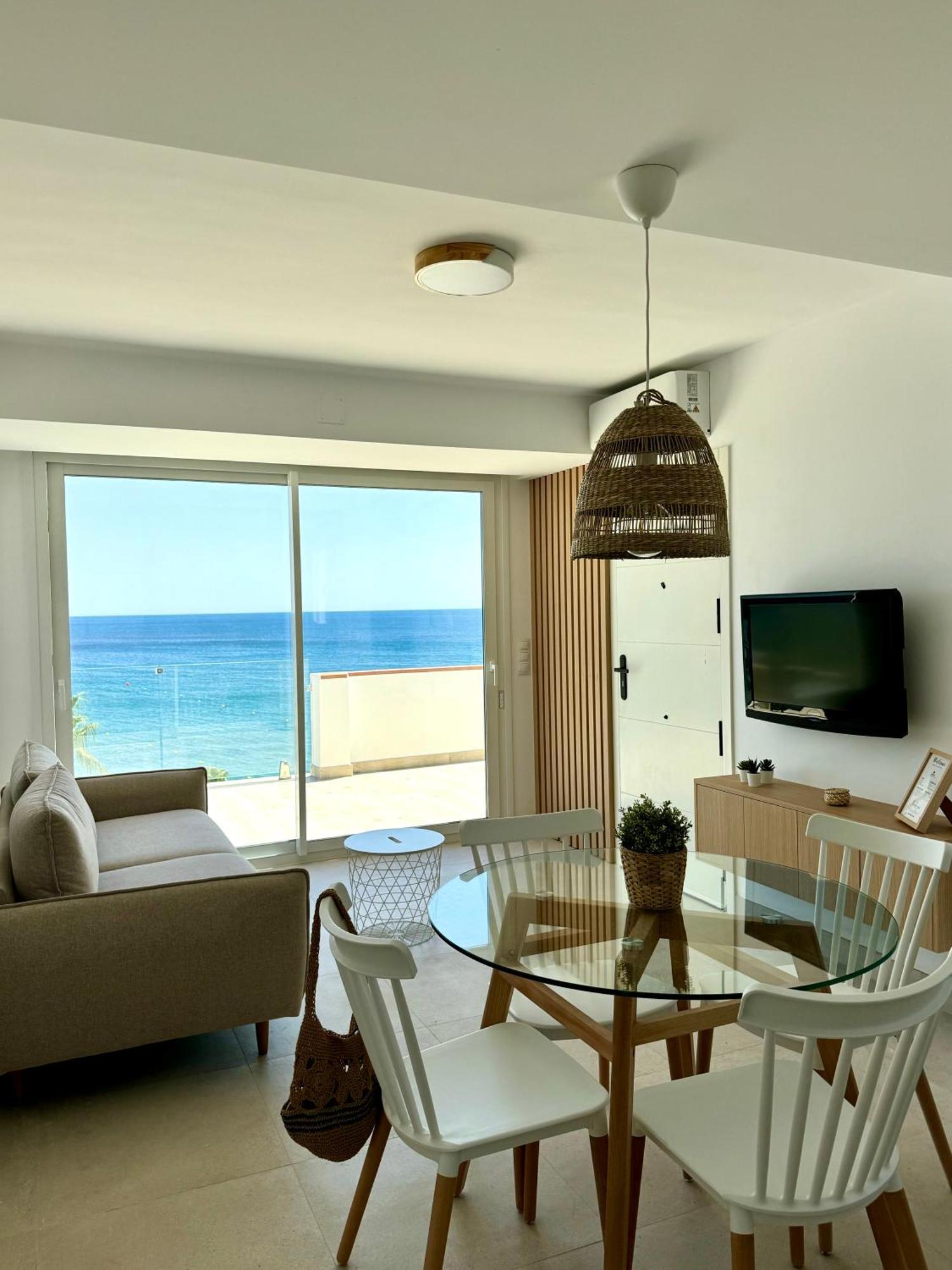 Sunnypalms - Beachfront Penthouse With Stunning Sea View Estepona Extérieur photo
