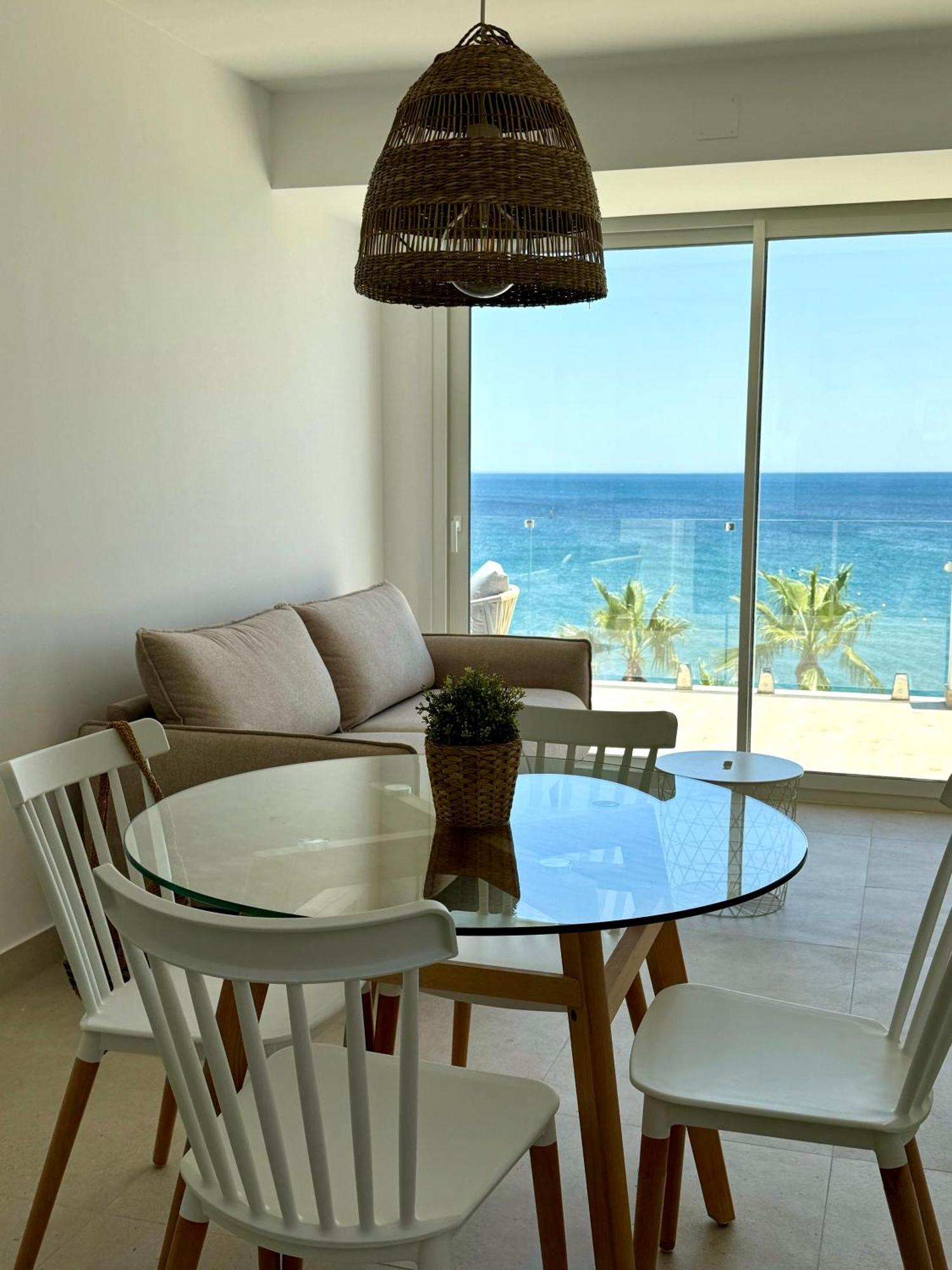 Sunnypalms - Beachfront Penthouse With Stunning Sea View Estepona Extérieur photo