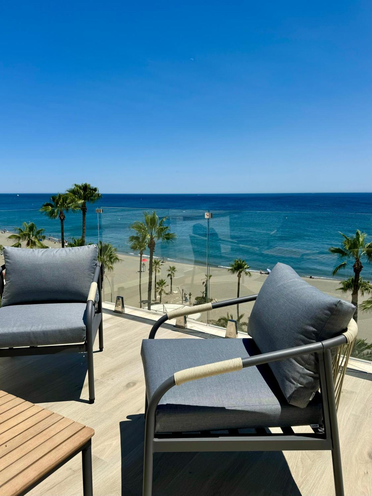 Sunnypalms - Beachfront Penthouse With Stunning Sea View Estepona Extérieur photo