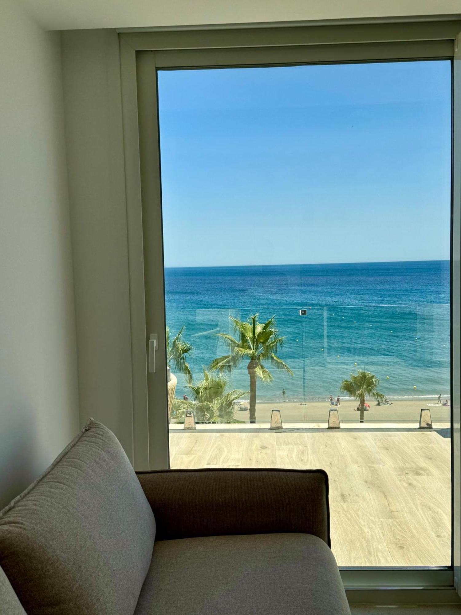 Sunnypalms - Beachfront Penthouse With Stunning Sea View Estepona Extérieur photo