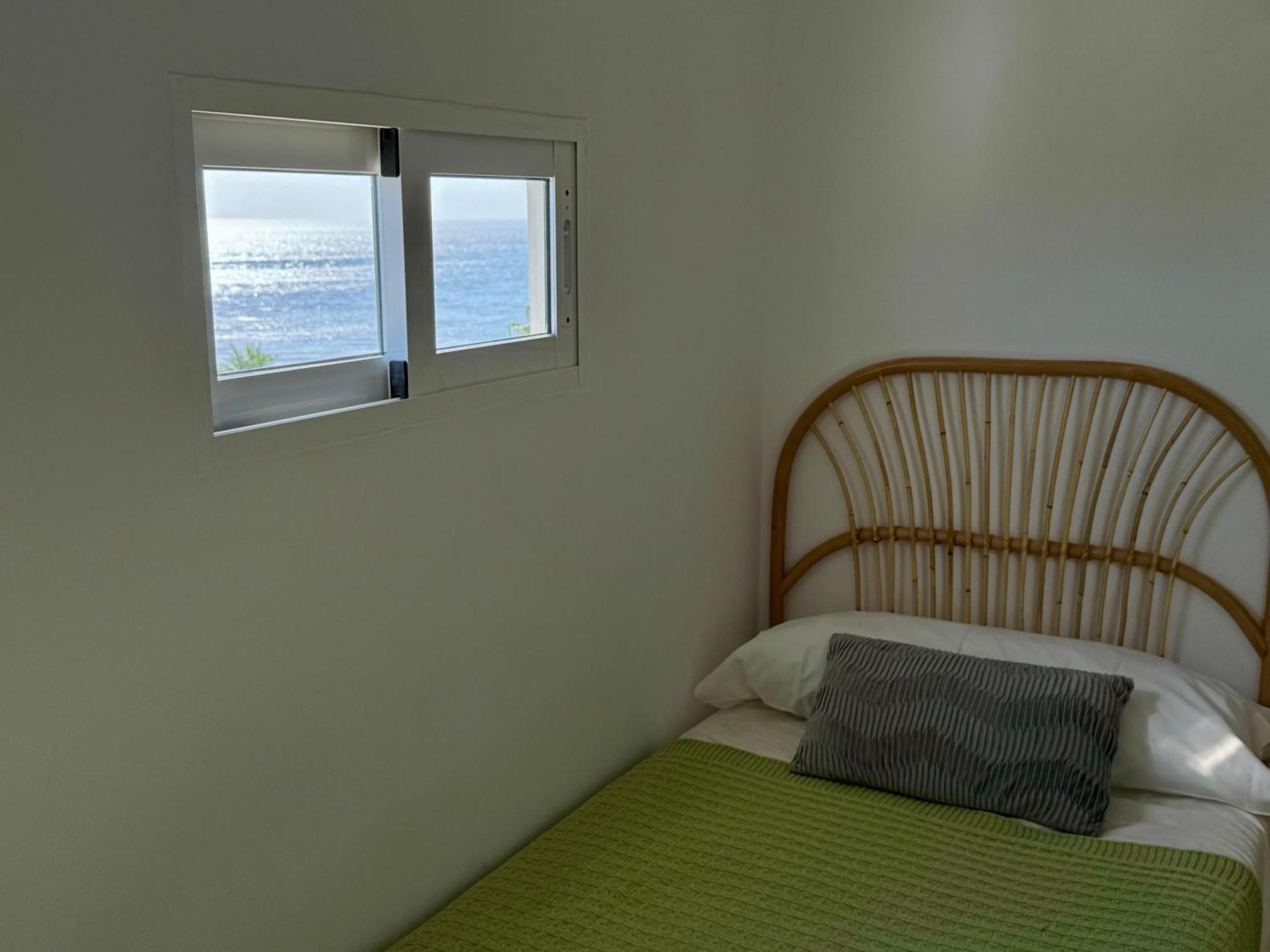 Sunnypalms - Beachfront Penthouse With Stunning Sea View Estepona Extérieur photo